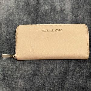 ❤️Michael Kors Gray Wallet